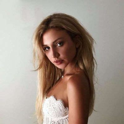 Gabrielle Epstein Wiki, Age, Bio, Height, Boyfriend, Career, Salary